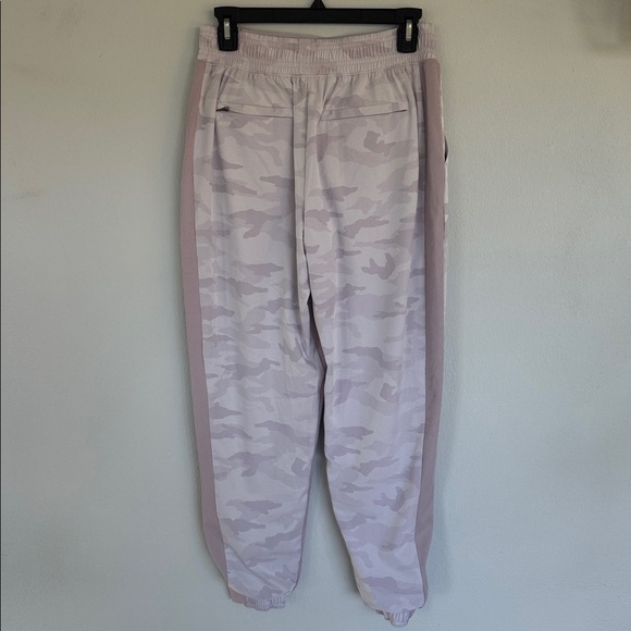 ATHLETA Brooklyn blush pink lined camo print jogger sweatpants size 4 - Picture 6 of 11
